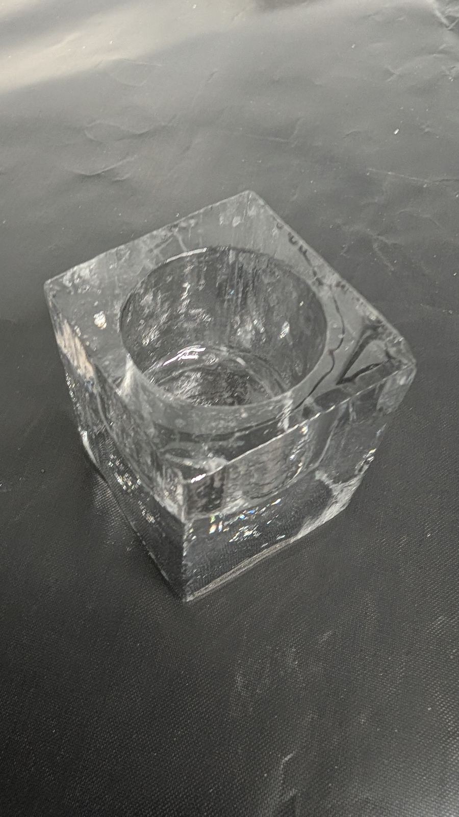 Trinkglas aus klarem Eis