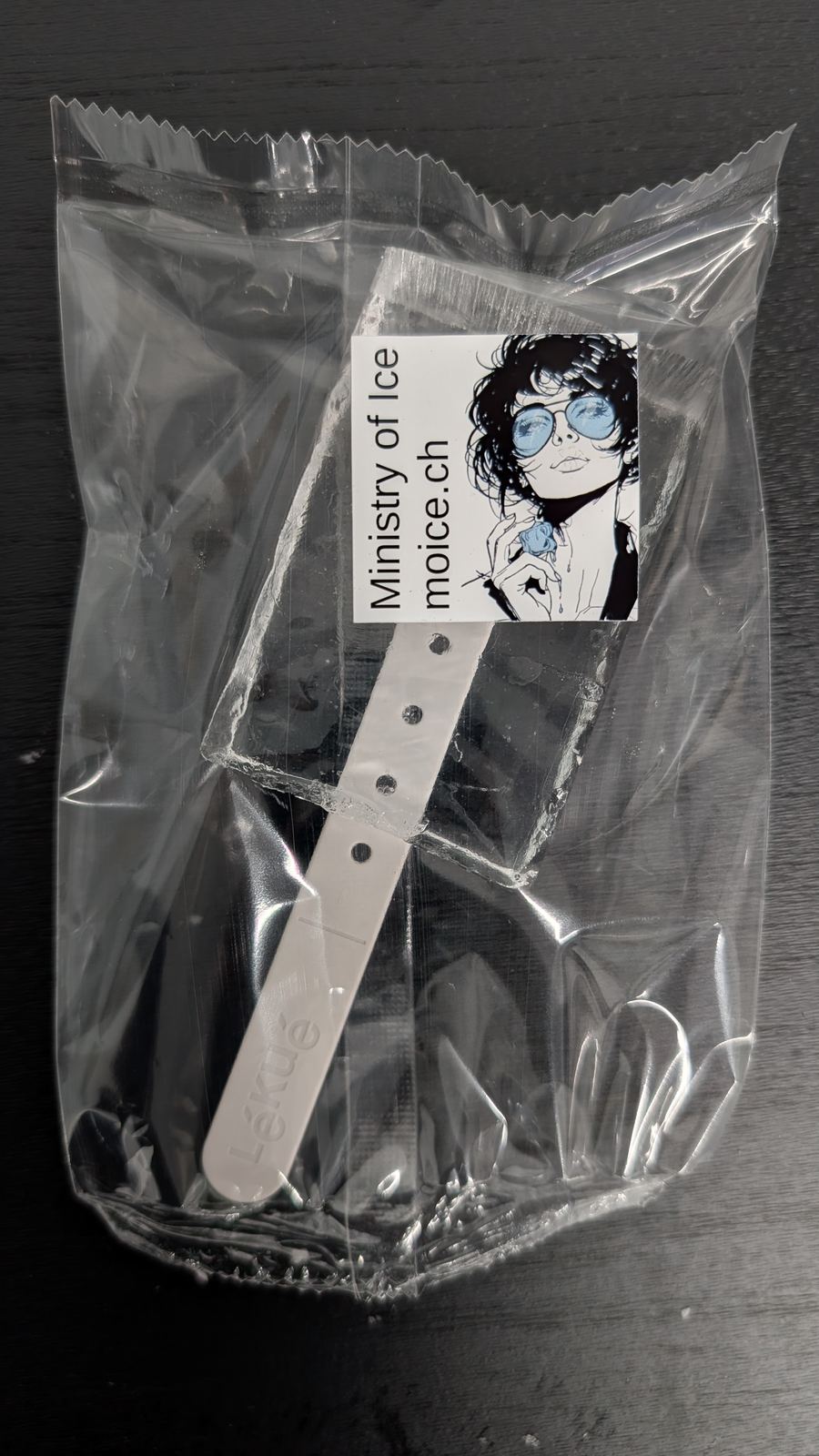 Verpacktes Eis mit Alice-Etikett